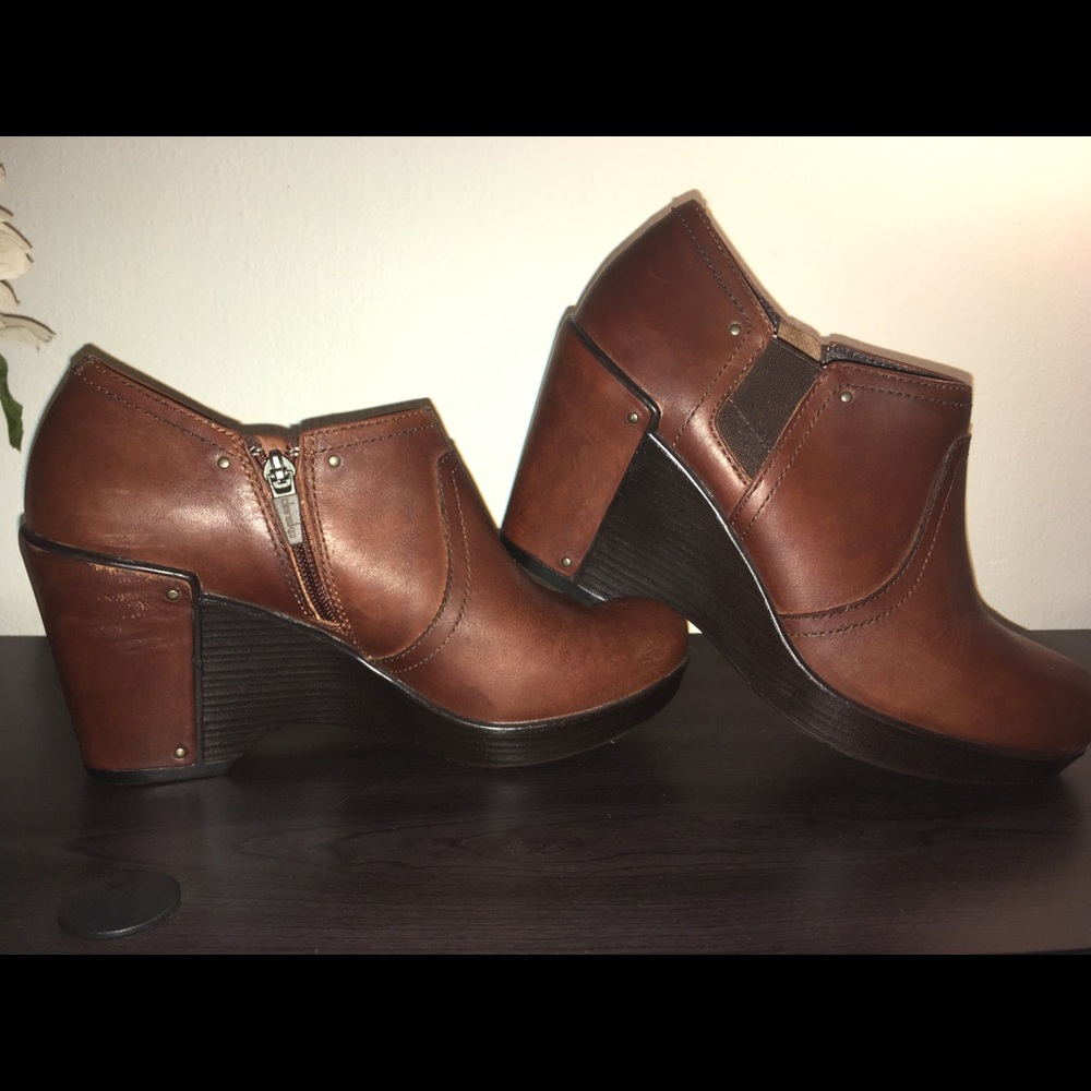 Dankso leather wedge ankle booties size 38!